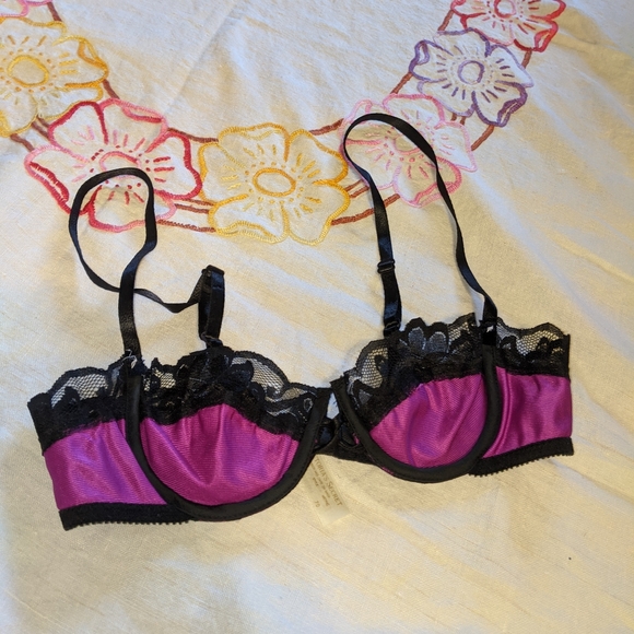 Purple black lace Victoria secret Gold label bra - Picture 3 of 10